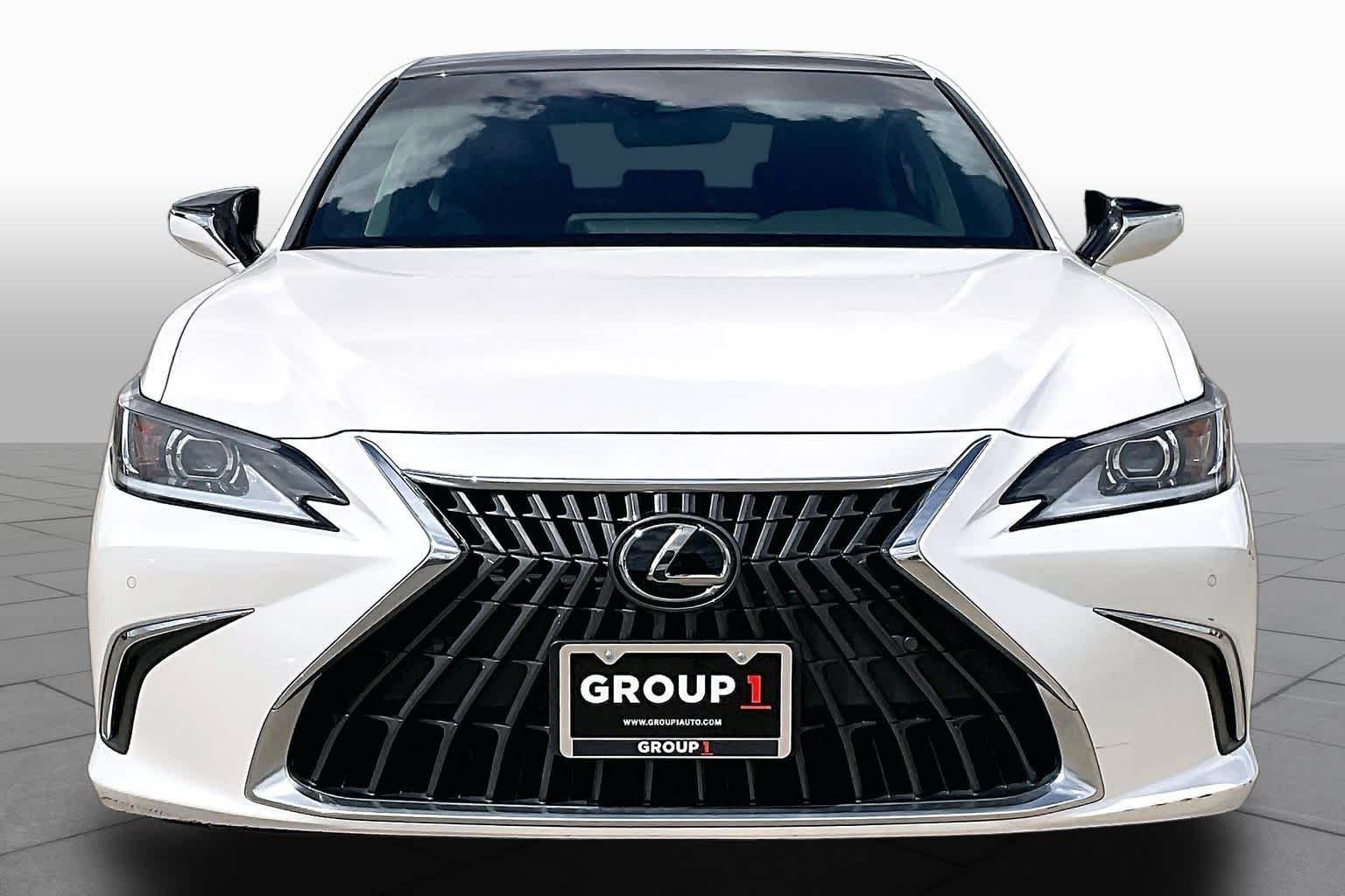 Used 2024 Eminent White Pearl Lexus  image 4