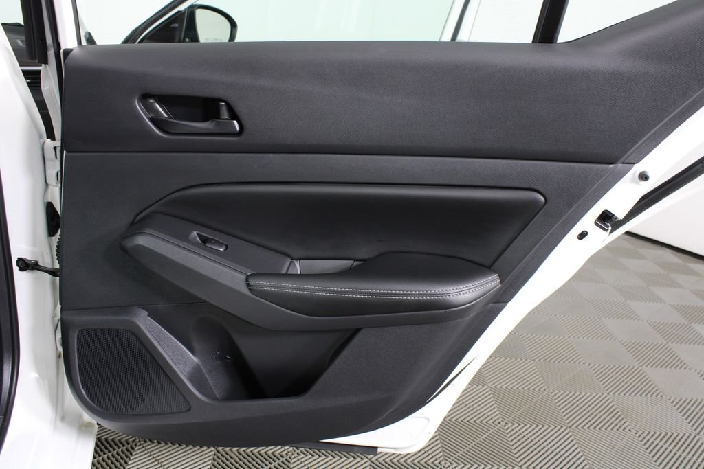 Used 2025 White Nissan 2.5 SV image 9