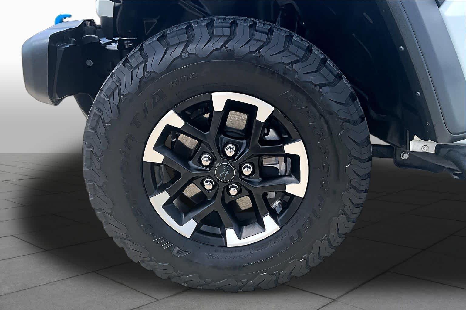 Used 2024 Bright White Clearcoat Jeep Rubicon image 10