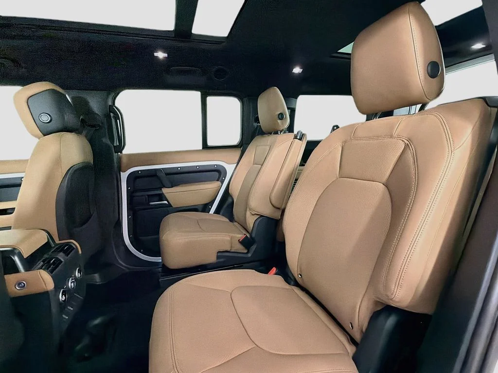 New 2026 Fuji White Land Rover X-Dynamic SE image 23