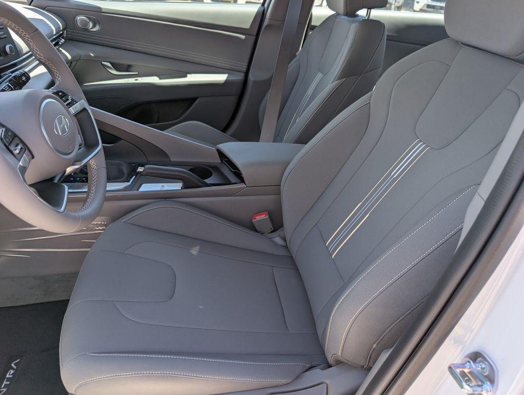 2025 Hyundai Elantra SEL - Photo 10