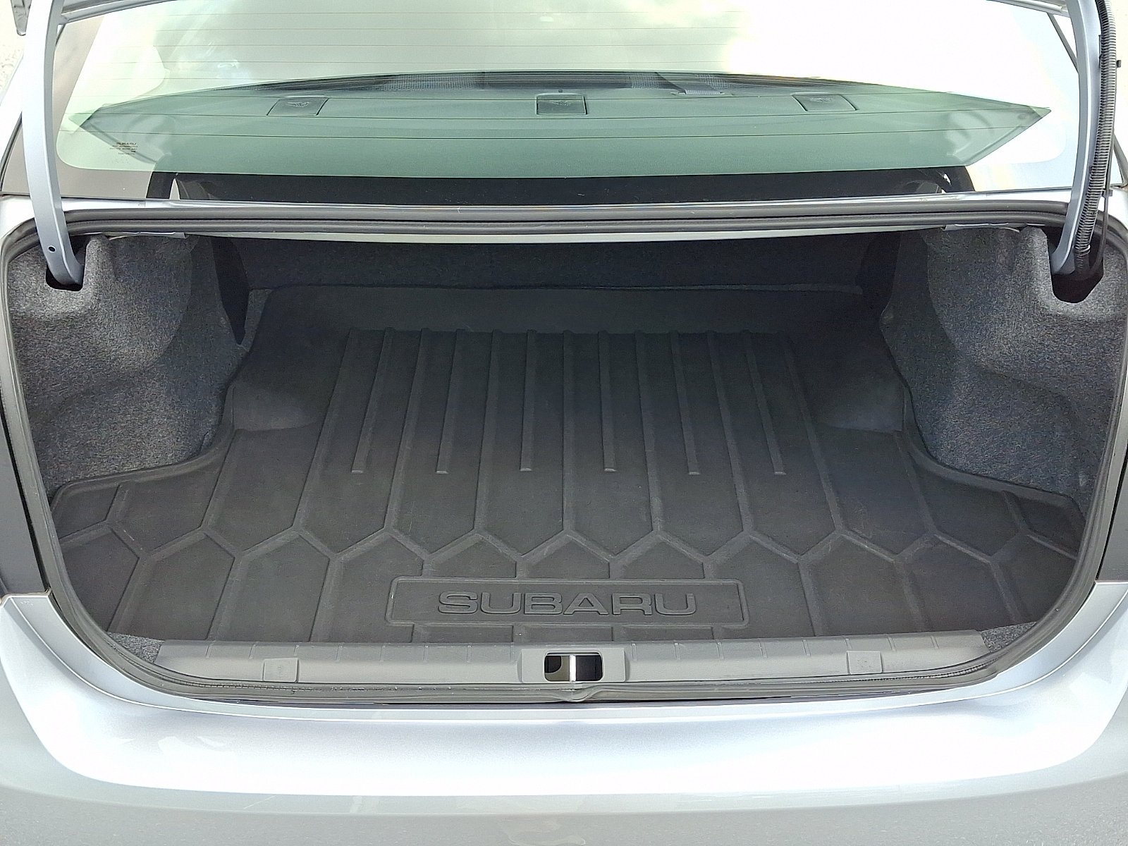 Used 2023 Ice Silver Metallic Subaru Premium image 28