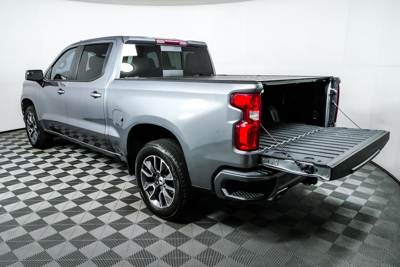 Used 2021 SATIN STEEL METALLIC Chevrolet RST image 30