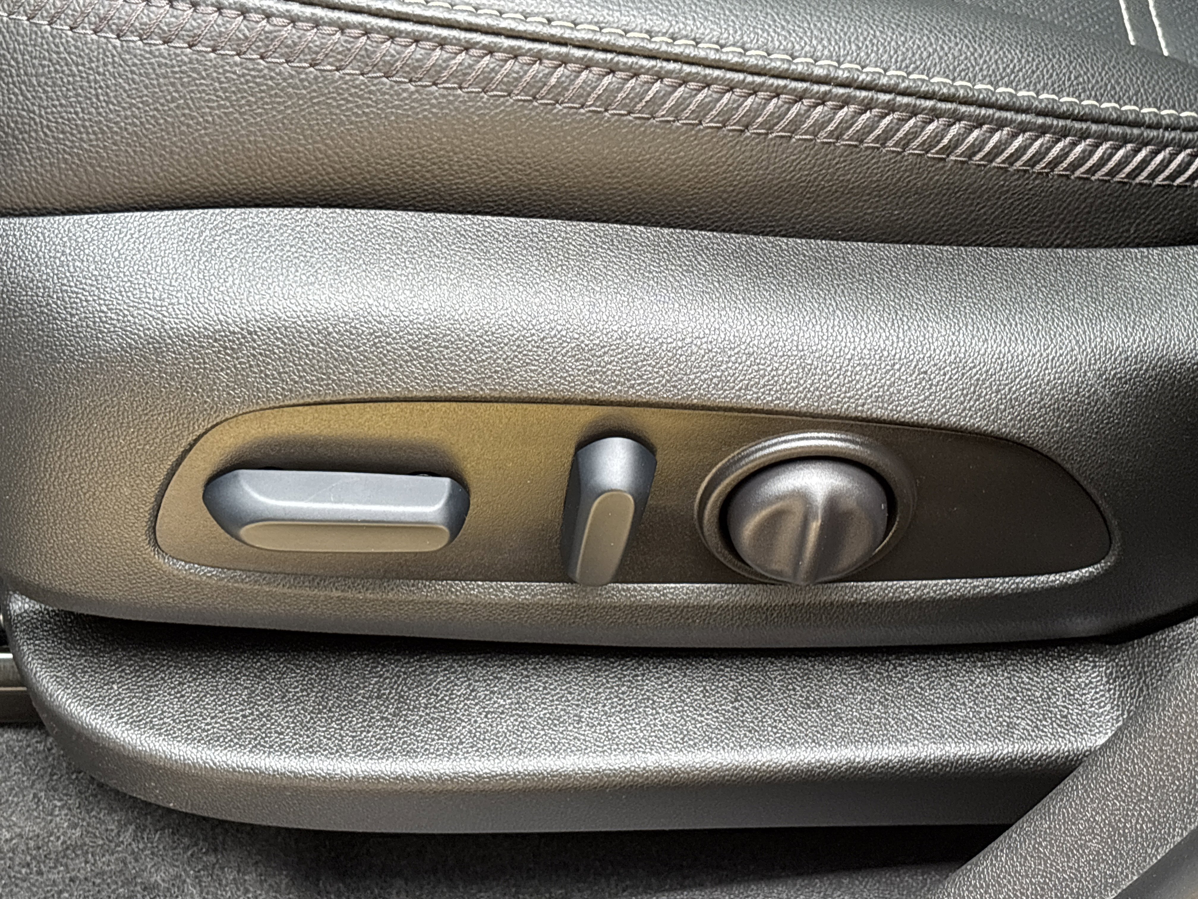 Used 2024 Downpour Metallic GMC Denali image 19