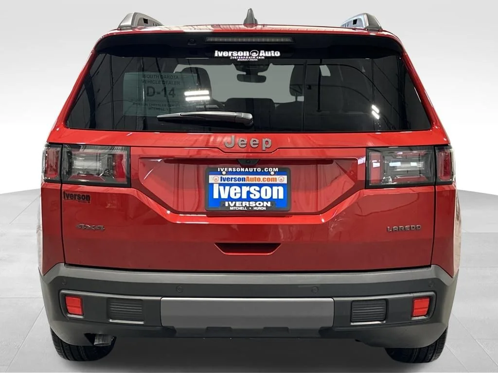 New 2026 Red Hot Pearl-Coat Exterior Paint Jeep Laredo image 7