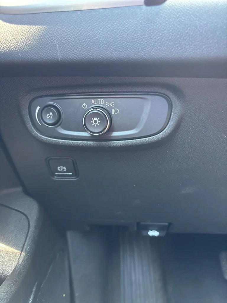 Used 2024 Summit White GMC SLE image 24