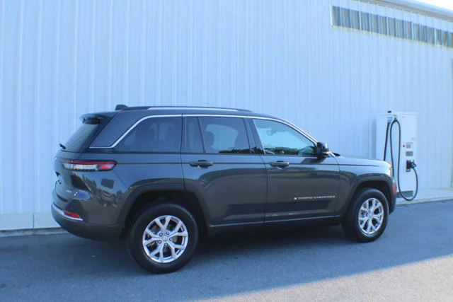 Used 2022 Baltic Gray Metallic Clearcoat Jeep Limited image 2