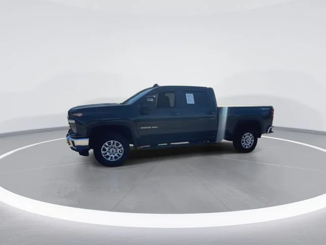 Used 2025 Gray Chevrolet LT image 9