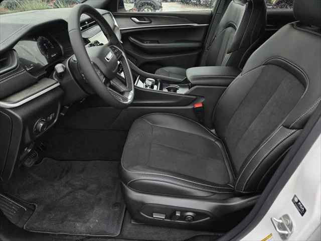 New 2026 Bright White Clear-Coat Exterior Paint Jeep Altitude image 13