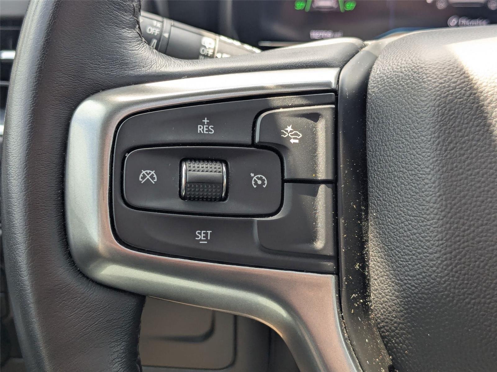 Used 2022 Black Chevrolet Z71 image 15