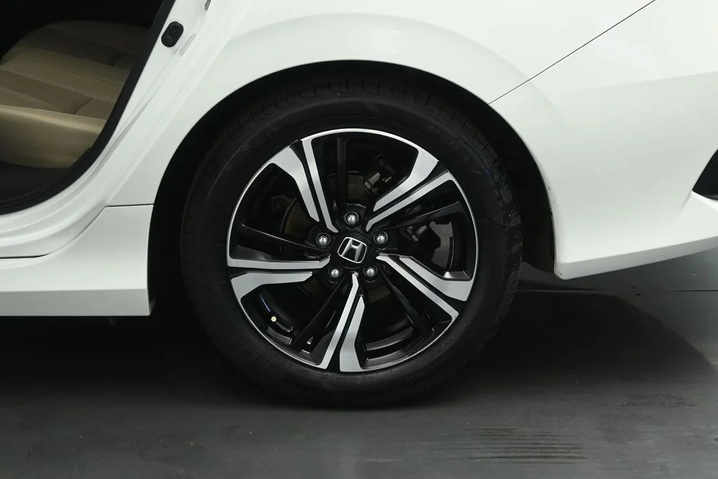 Used 2016 White Honda Touring image 20