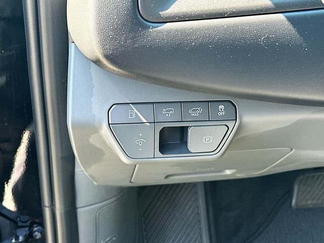 Certified Used 2026 Ebony Black Kia Wind image 10