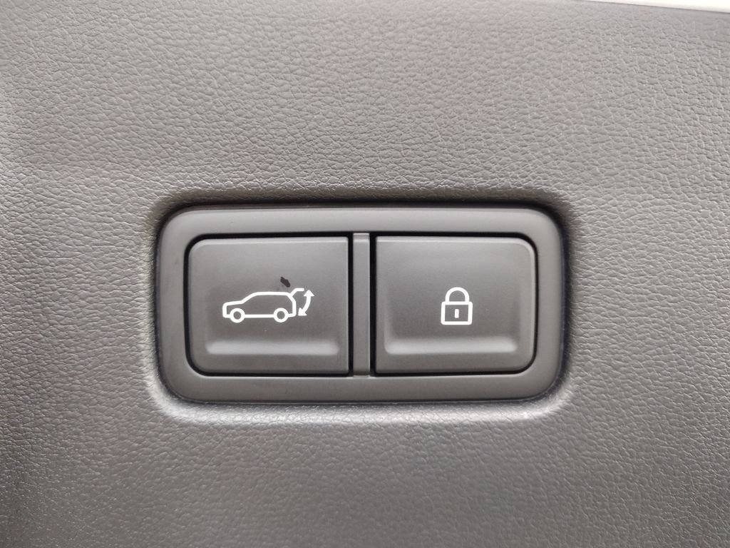 Used 2026 White Hyundai SEL Convenience image 23