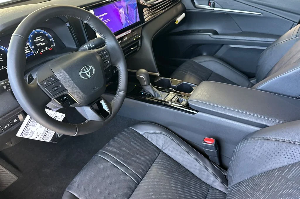 New 2026 Ocean Gem with Midnight Black Metallic roof <sup>1</sup> Toyota  XSE image 10