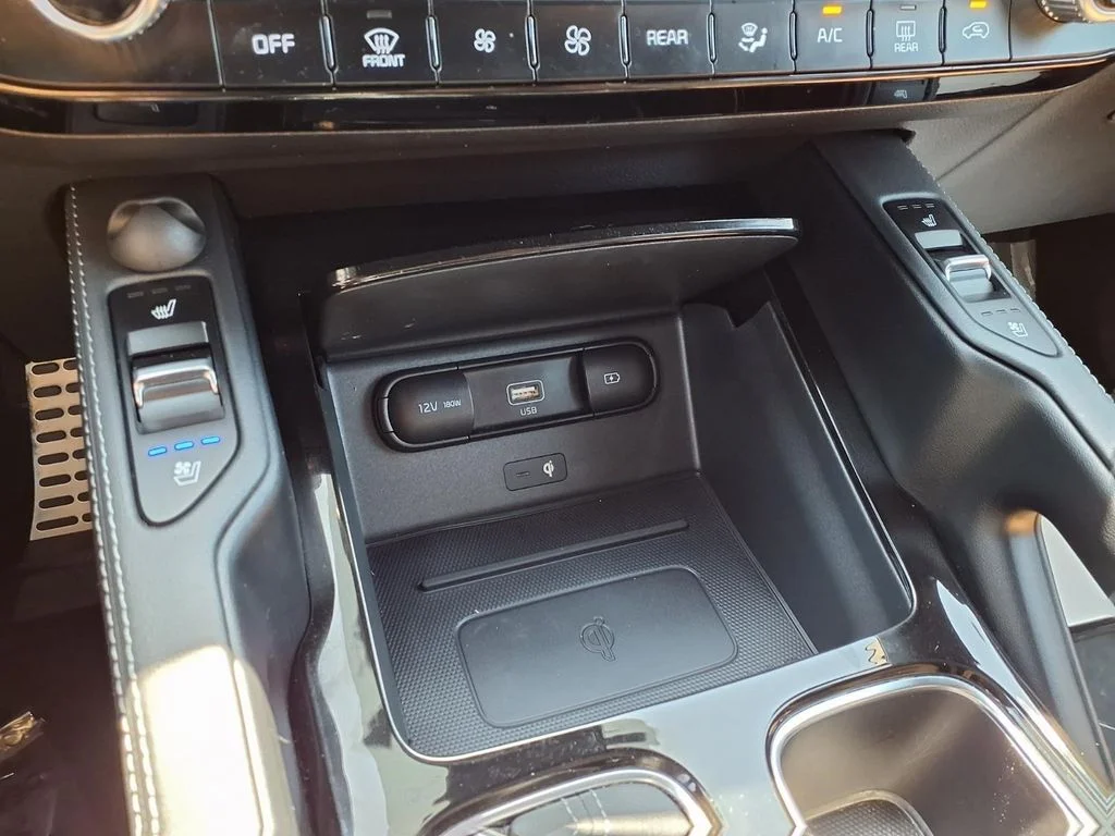 Used 2022 White Kia SX image 10