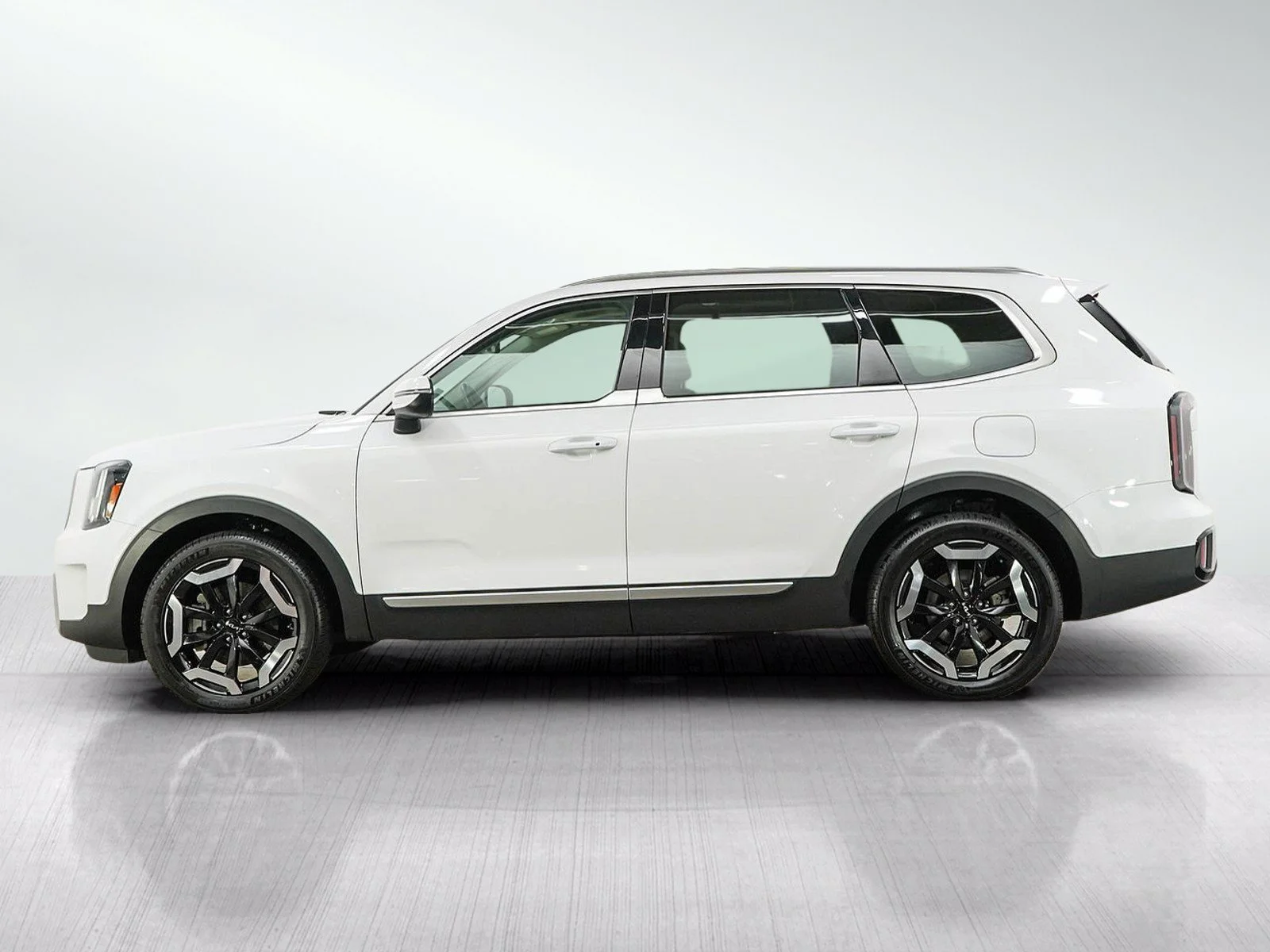 Used 2023 Kia Telluride EX with VIN 5XYP3DGC2PG343992 for sale in Wayzata, Minnesota