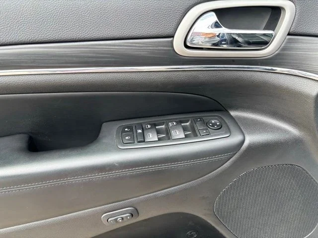 Used 2020 Blue Jeep Limited image 13
