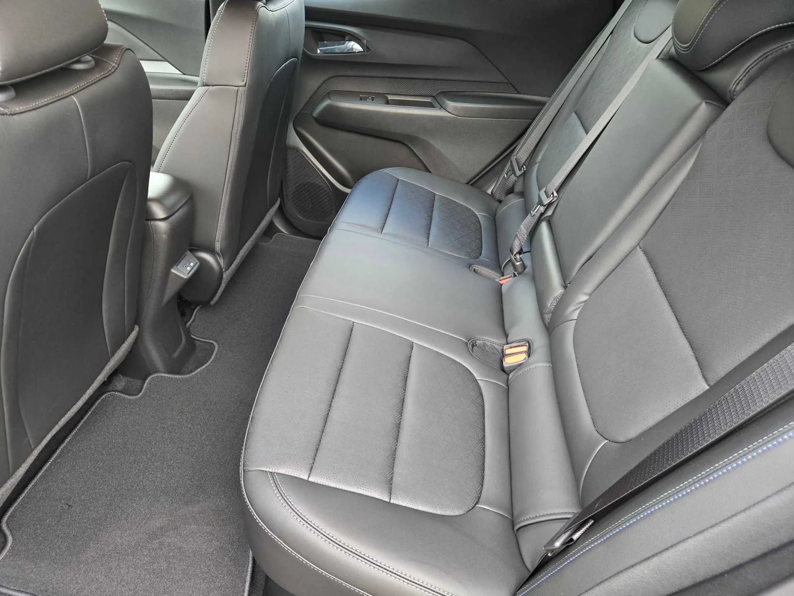 New 2027 Sterling Grey Metallic Chevrolet LT image 13