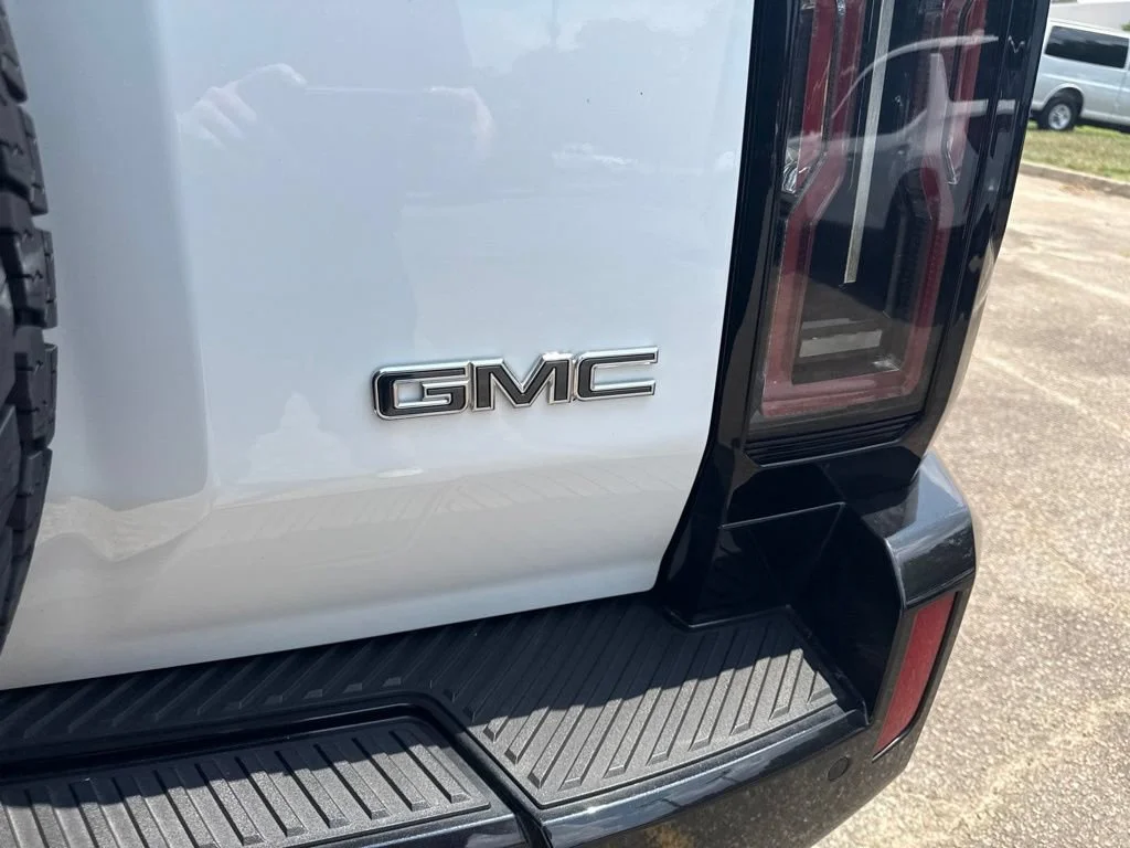 Used 2025 Interstellar White GMC 2X image 34