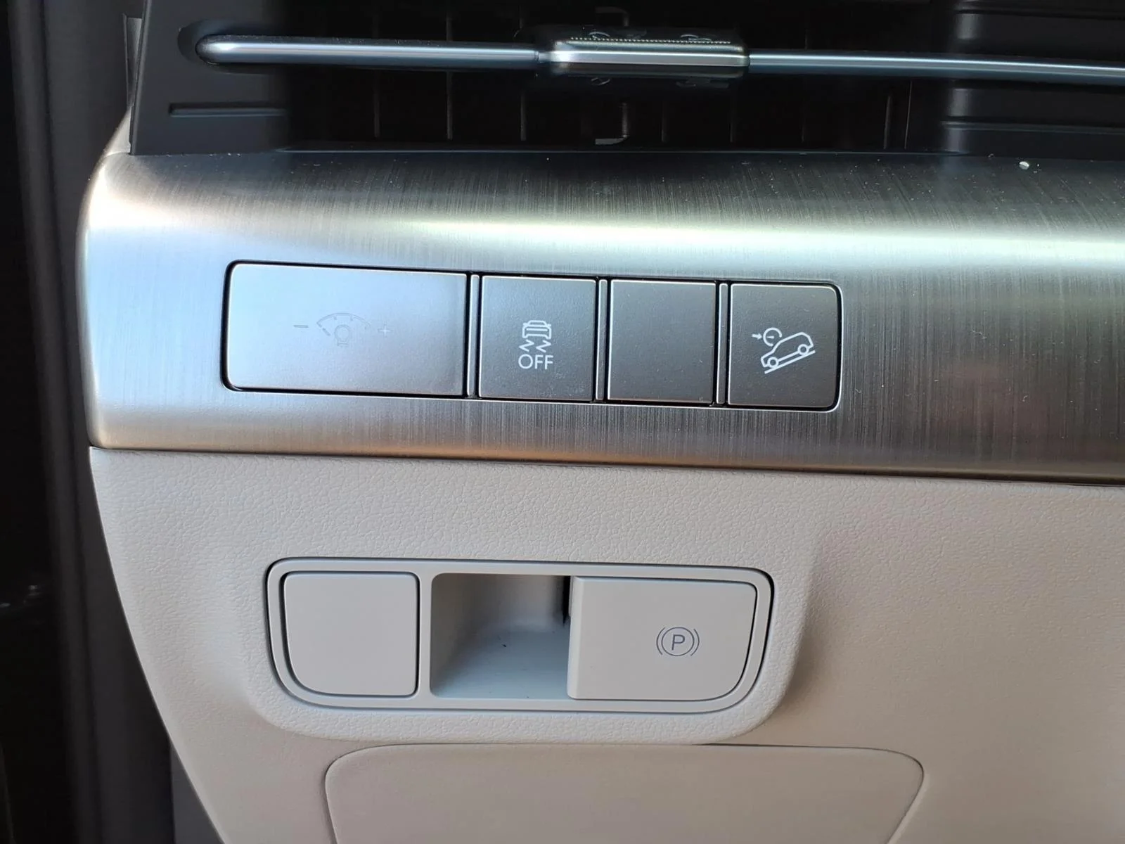 Used 2025 Abyss Black Pearl Hyundai SEL image 17