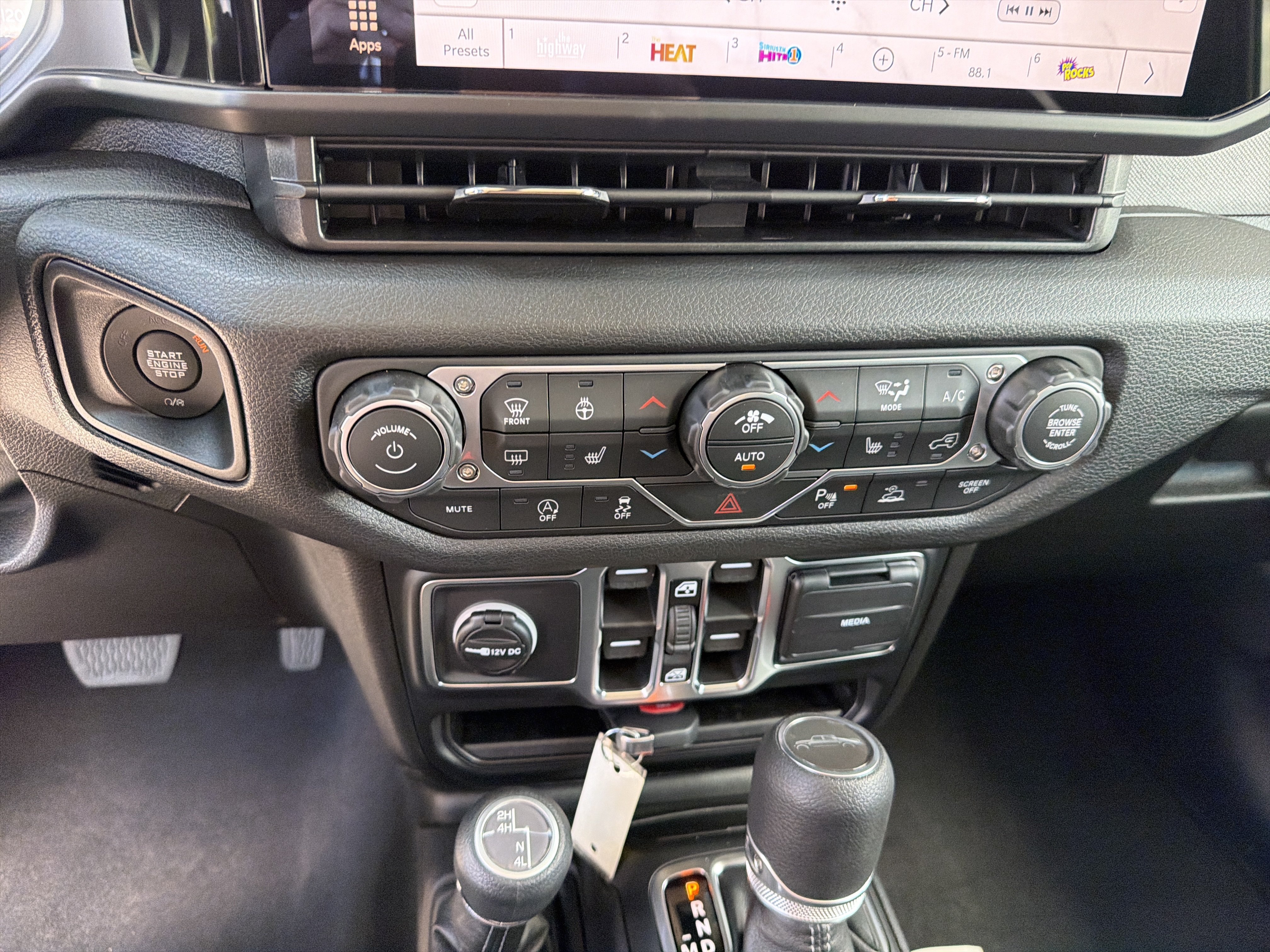 New 2026 Anvil Clearcoat Jeep Sport S image 30