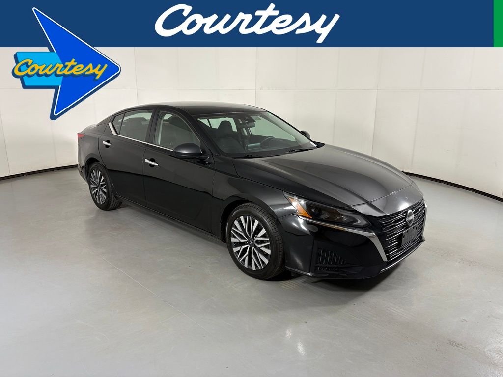 Used 2024 Black Nissan 2.5 SV image 1