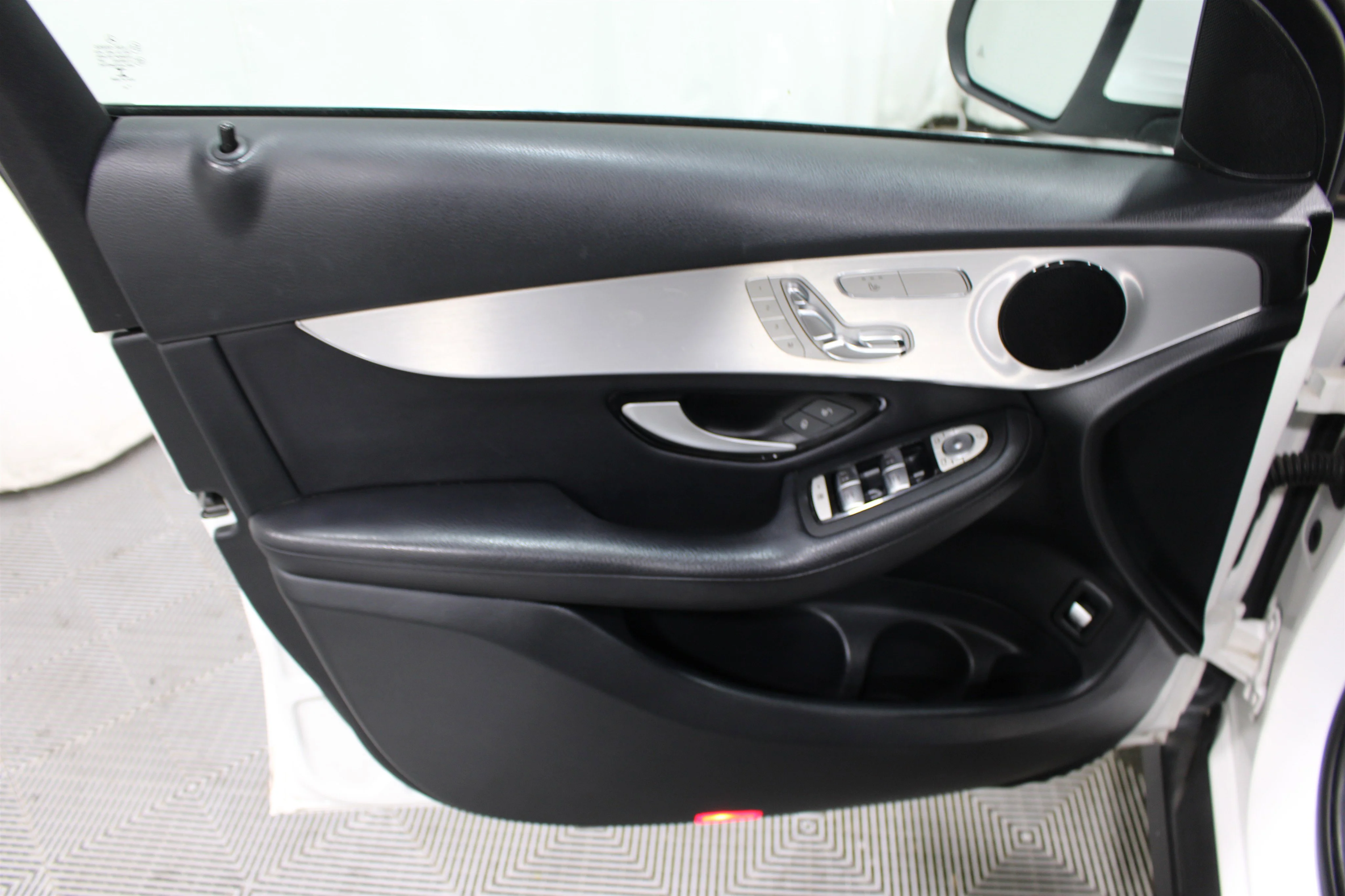 Used 2019 Polar White Mercedes-Benz GLC 300 image 6