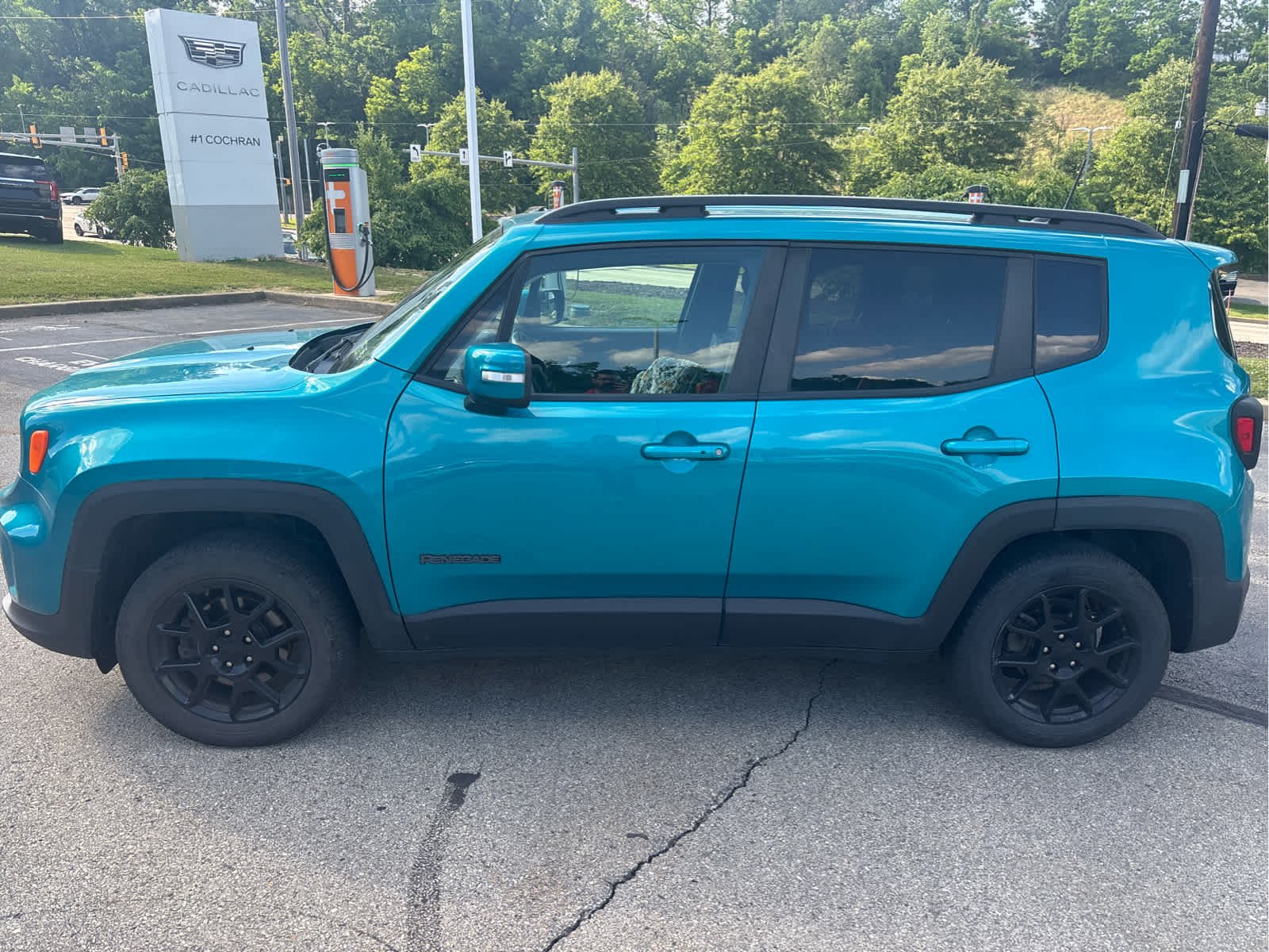 Used 2020 Bikini Metallic Clearcoat Jeep Altitude image 5