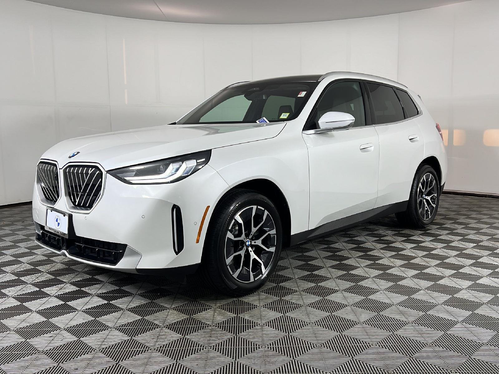 New 2026 Mineral White Metallic BMW 30 xDrive image 6