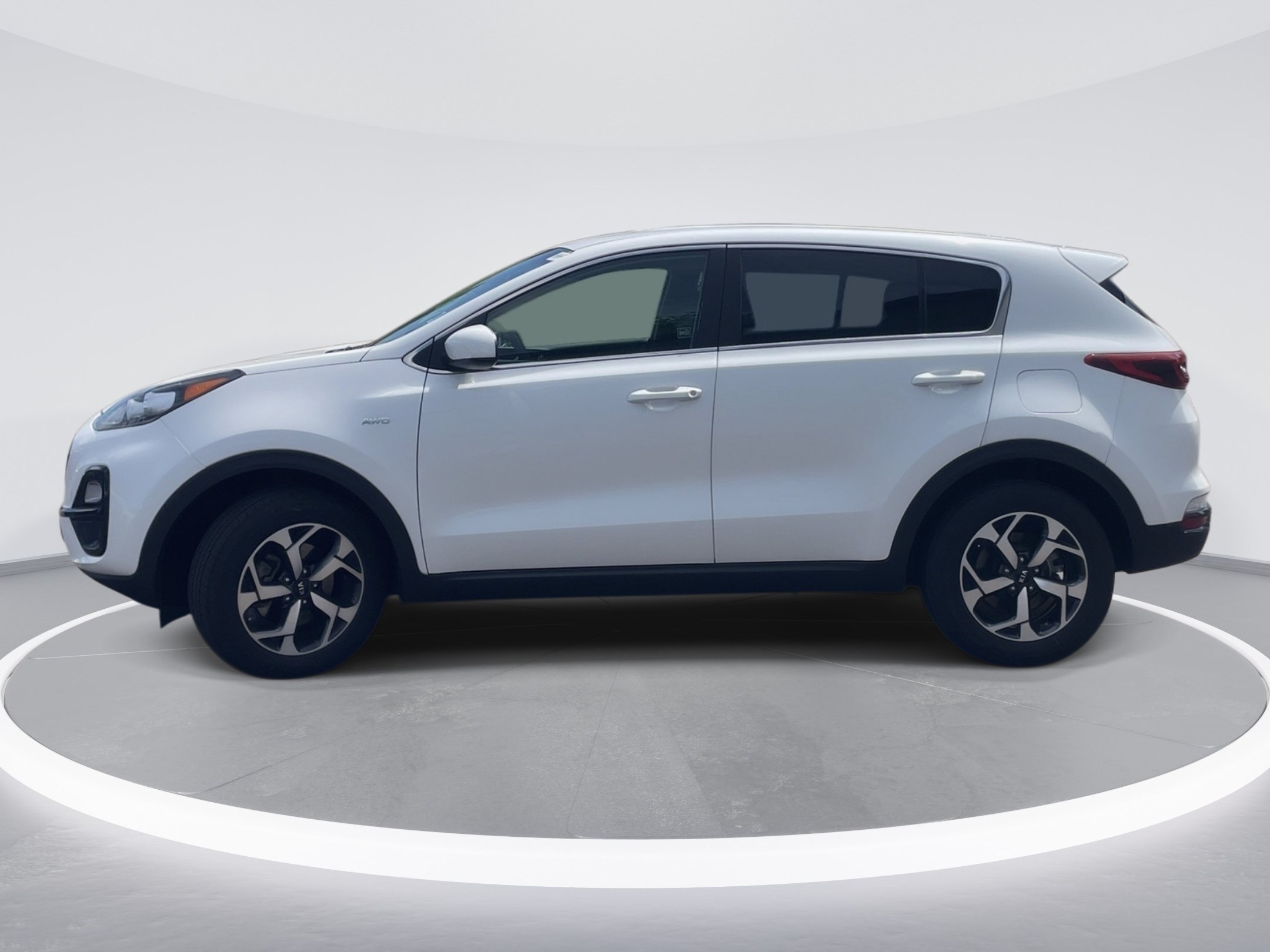 Used 2021 Snow White Pearl Kia LX image 4