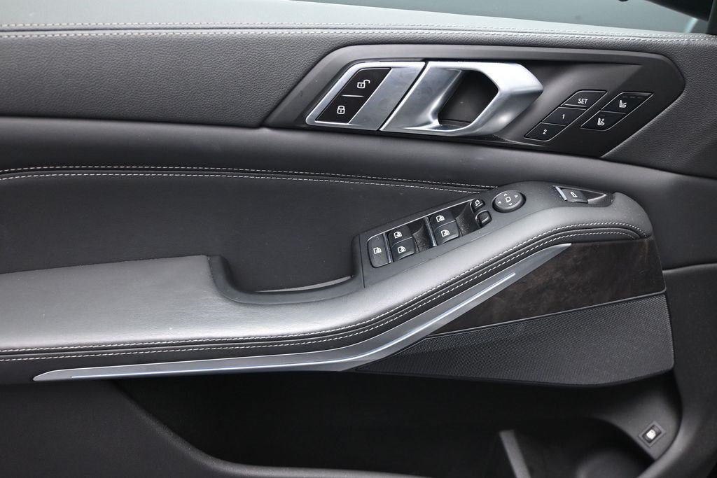Used 2022 Black Sapphire Metallic BMW xDrive45e image 16