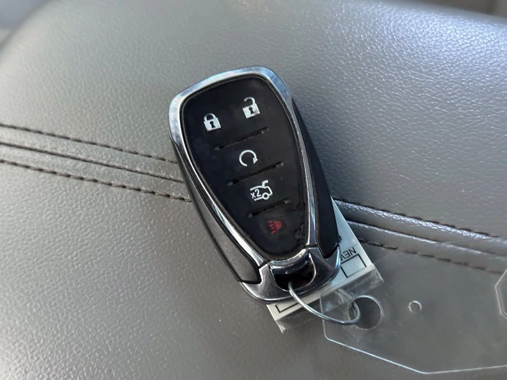 Used 2022 SUMMIT WHITE Chevrolet LT image 34