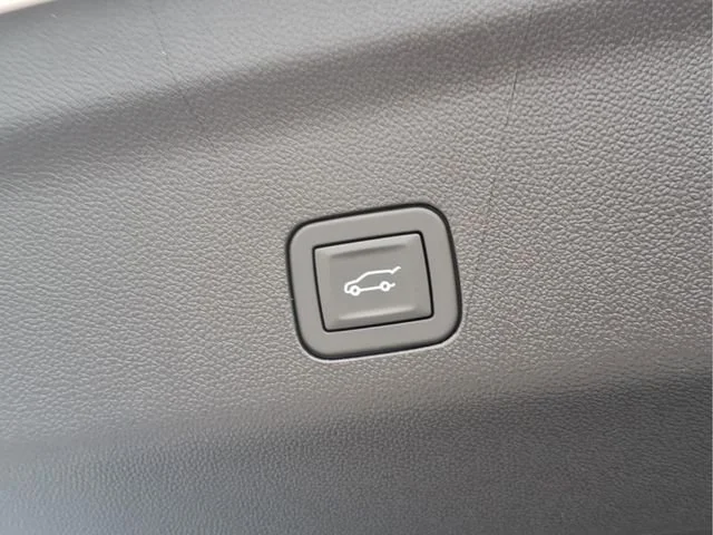 New 2026 Summit White Chevrolet LT image 22