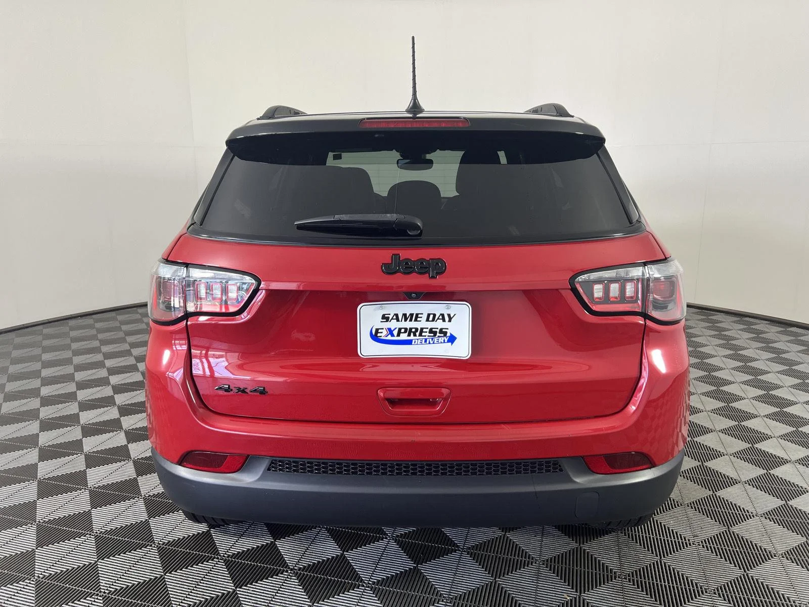 Used 2023  Jeep Altitude image 26
