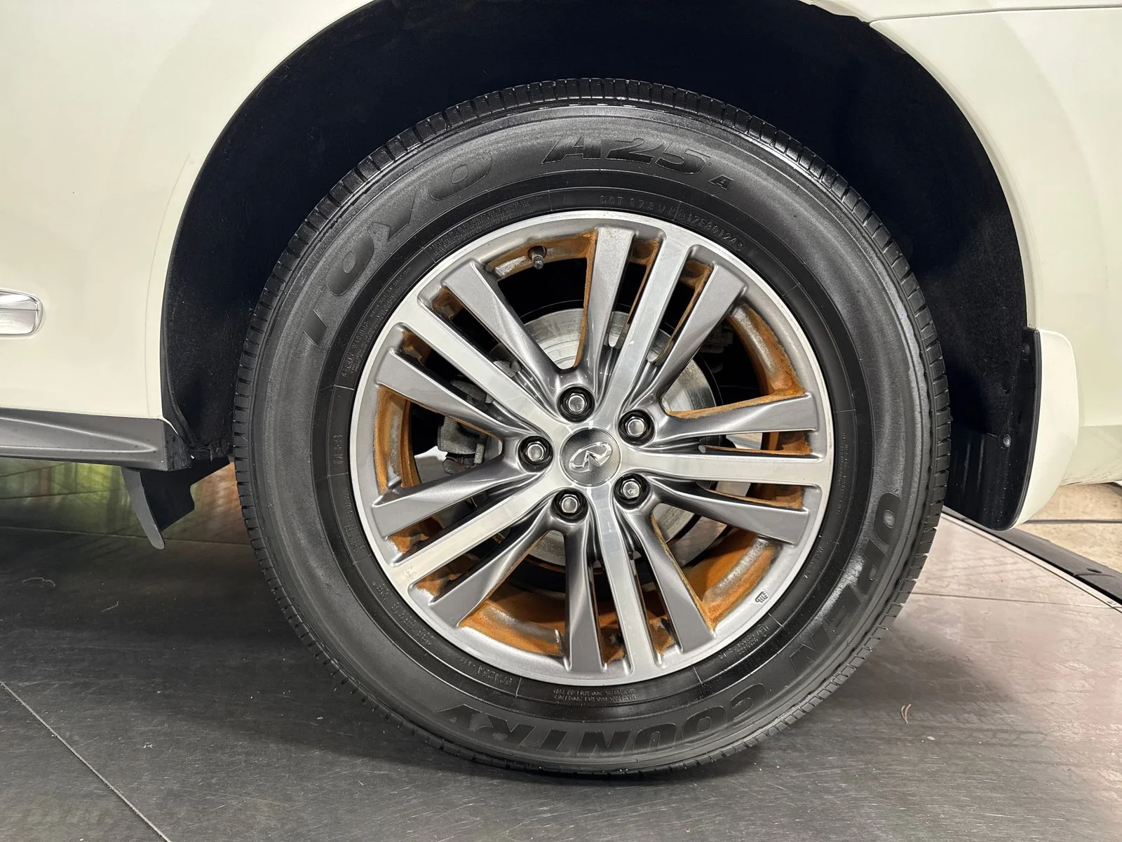 Used 2019 White INFINITI LUXE image 12