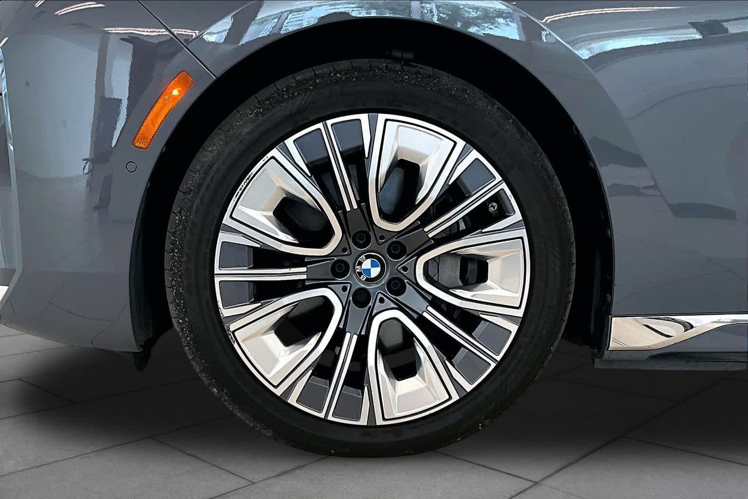 Used 2024 Sparkling Copper Metallic BMW xDrive60 image 10