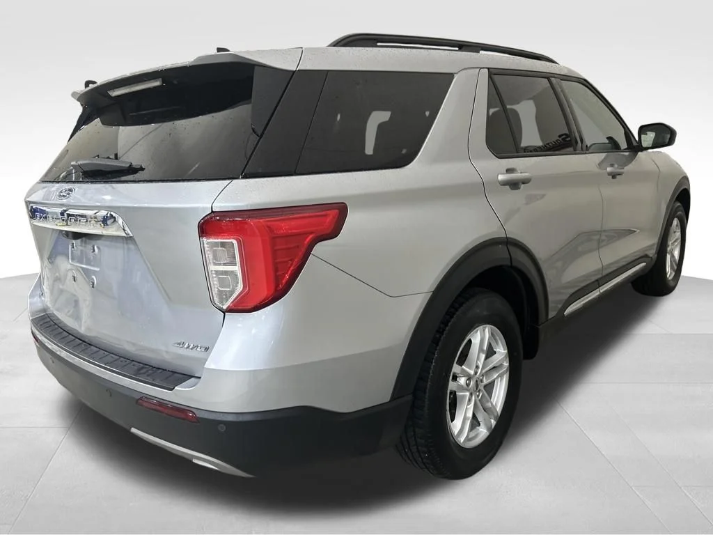 Used 2023 Silver Ford XLT image 5