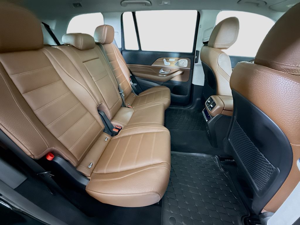 Used 2024 Green Mercedes-Benz GLS 580 image 31
