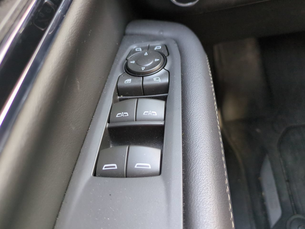 Used 2025 Sterling Metallic GMC Elevation image 25