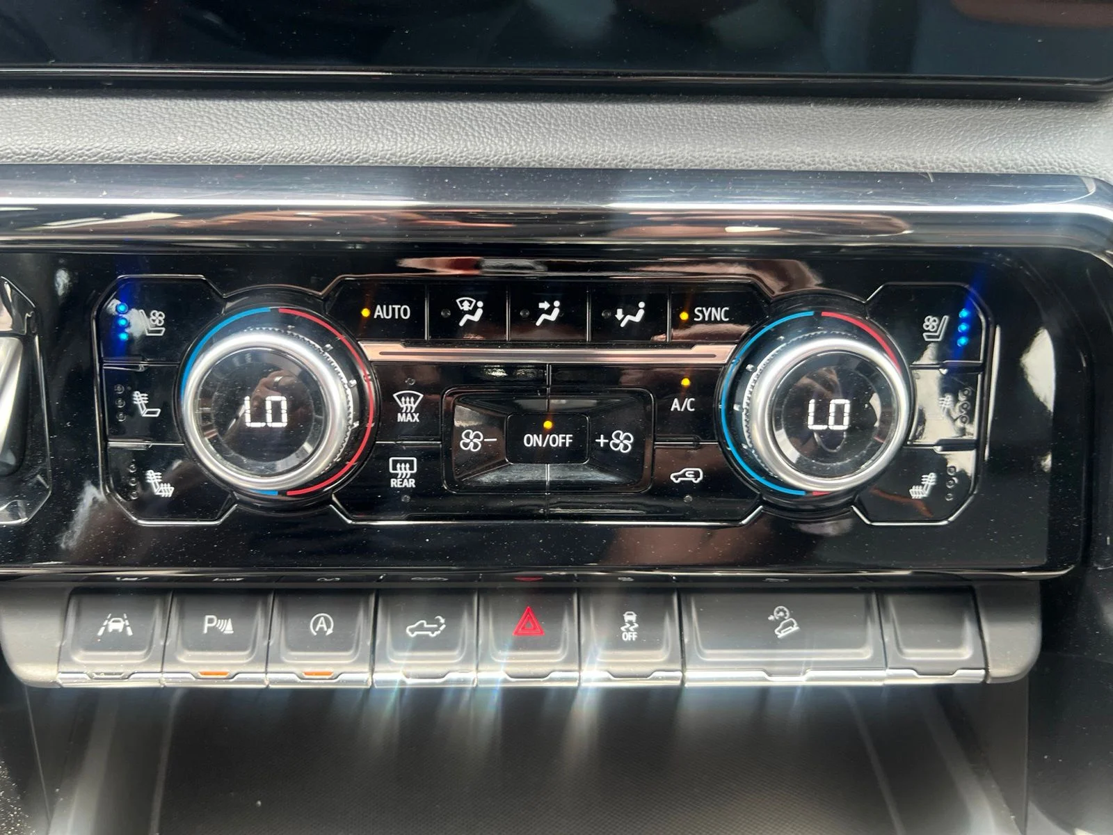 Used 2024 Blue Metallic GMC AT4 image 39