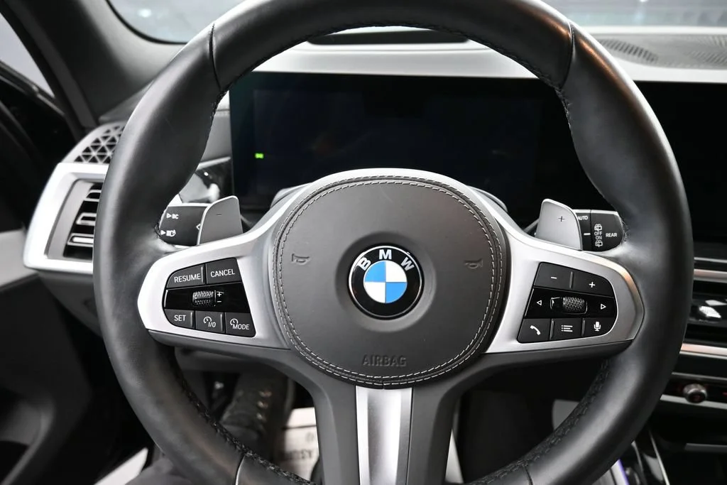 Used 2024 Black BMW xDrive40i image 14