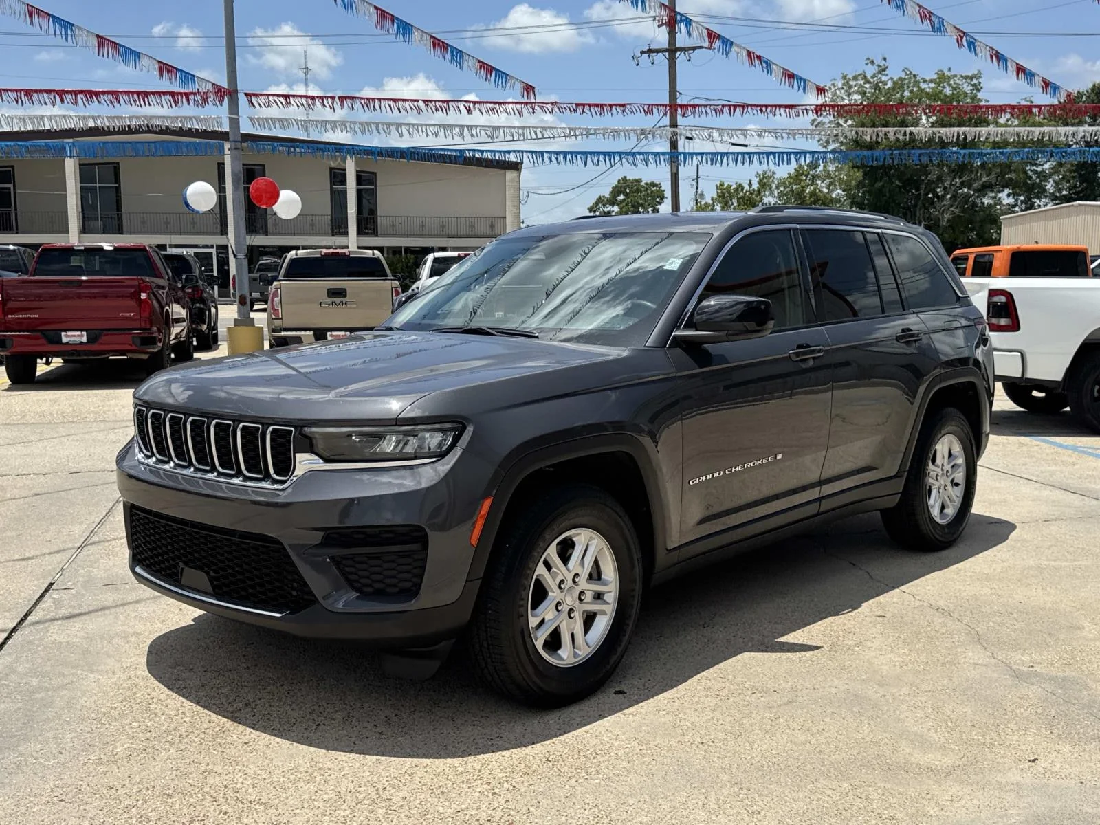 Used 2024 Baltic Gray Metallic Clearcoat Jeep Laredo image 3