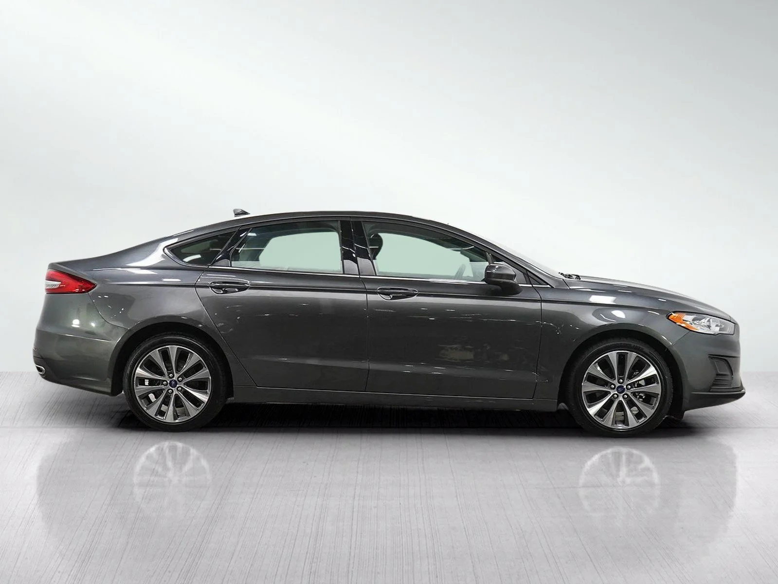 Used 2020 Magnetic Ford SE image 6