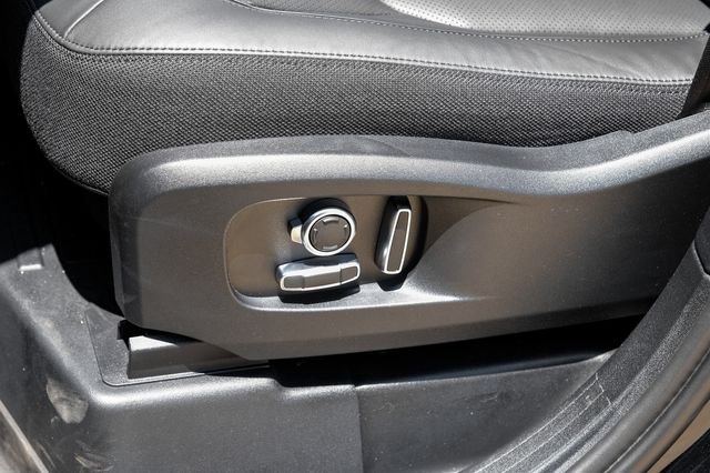 New 2026 Santorini Black Metallic Land Rover V8 image 44
