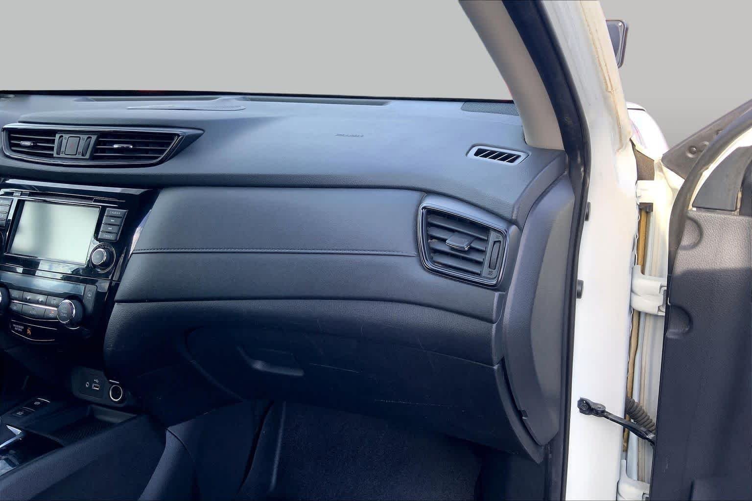 Used 2020 Pearl White Tricoat Nissan SV image 19