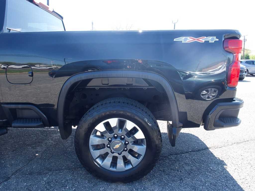 2025 Chevrolet Silverado 2500HD Custom - Photo 11