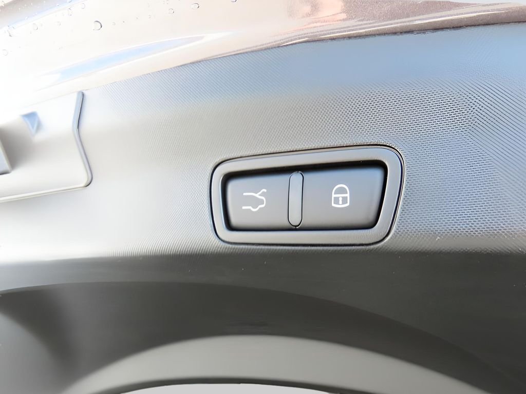 2025 Alfa Romeo Stelvio Base - Photo 18