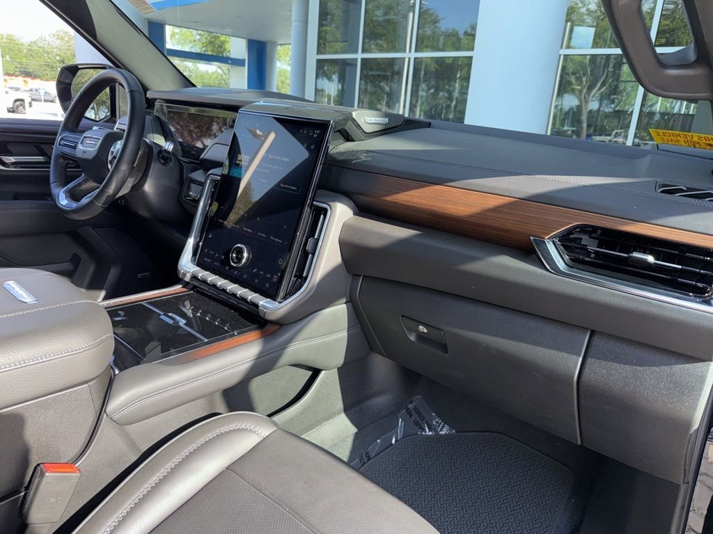 2025 GMC Yukon Denali - Photo 21