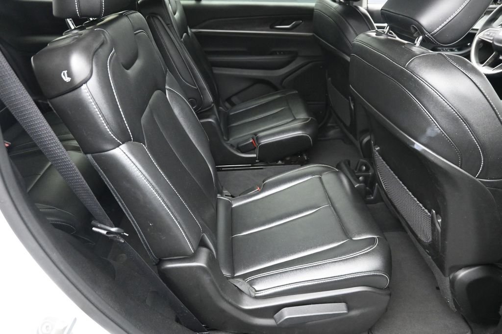Used 2023 White/off-white Jeep Limited image 10
