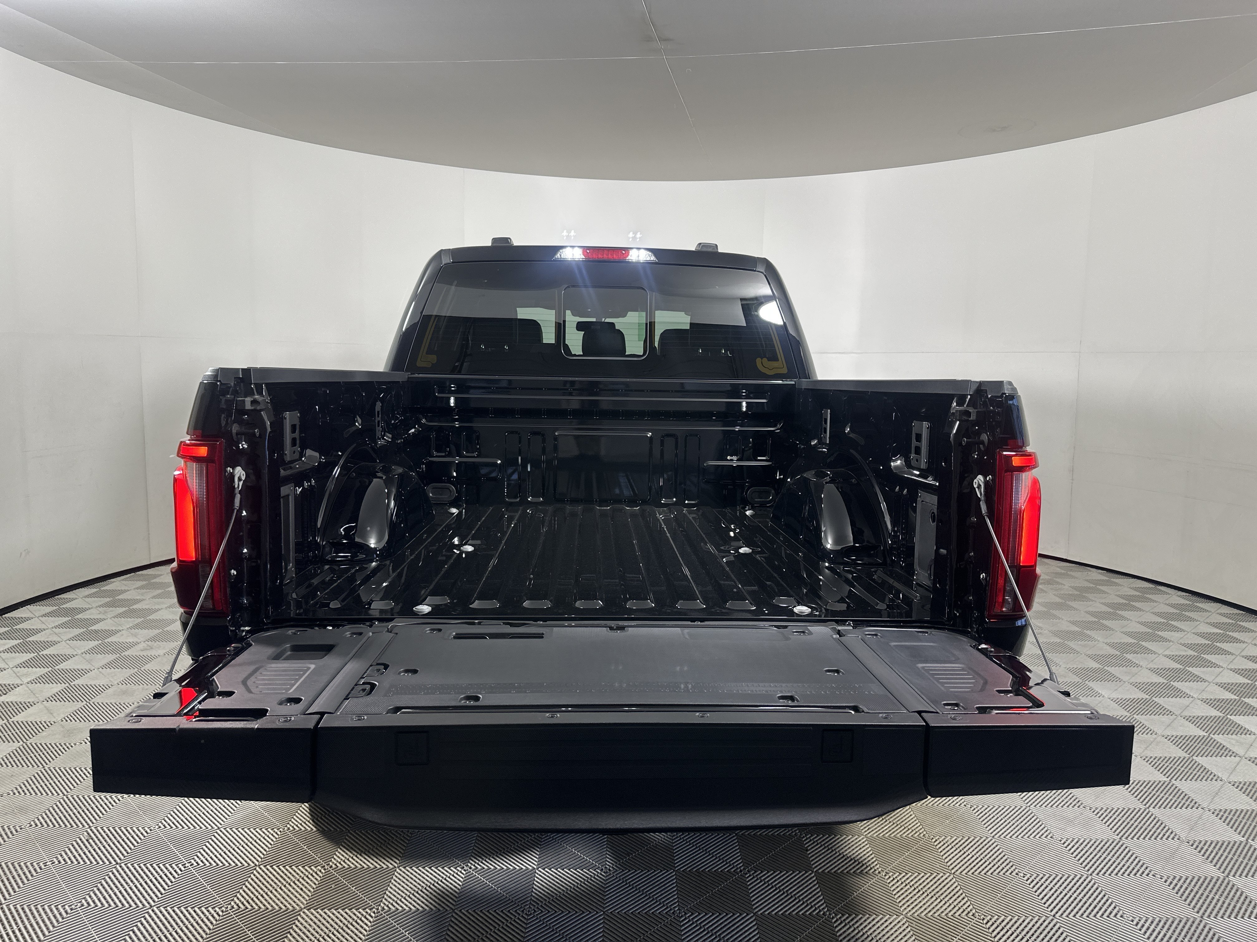 New 2026 AGATE BLACK MET Ford LARIAT image 24